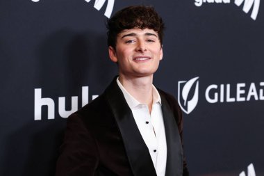 Noah Schnapp, 5 Mart 2026 'da Beverly Hilton Hotel' de düzenlenen 37. Yıllık GLAAD (Eşcinsel ve Lezbiyen İftiraya Karşı İttifak) Medya Ödülleri 'ne geldi..