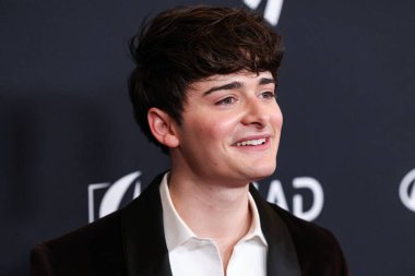 Noah Schnapp, 5 Mart 2026 'da Beverly Hilton Hotel' de düzenlenen 37. Yıllık GLAAD (Eşcinsel ve Lezbiyen İftiraya Karşı İttifak) Medya Ödülleri 'ne geldi..