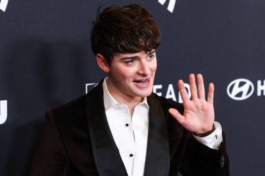 Noah Schnapp, 5 Mart 2026 'da Beverly Hilton Hotel' de düzenlenen 37. Yıllık GLAAD (Eşcinsel ve Lezbiyen İftiraya Karşı İttifak) Medya Ödülleri 'ne geldi..