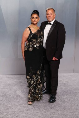 Bela Bajaria ve Doug Prochilo, Mark Guiducci 'nin ev sahipliği yaptığı 2026 Vanity Fair Oscar Partisi' ne 15 Mart 2026 'da Los Angeles Eyalet Sanat Müzesi' nde geldiler..