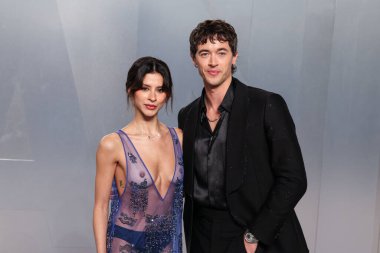 Armani giyen Dannie Norman ve Tom Blyth, 15 Mart 2026 'da Los Angeles İlçe Sanat Müzesi' nde Mark Guiducci 'nin ev sahipliği yaptığı 2026 Vanity Fair Oscar Partisi' ne geldiler..