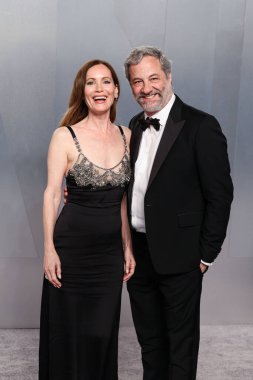 Leslie Mann ve Judd Apatow, 15 Mart 2026 'da Los Angeles İlçe Sanat Müzesi' ndeki (LACMA) David Geffen Galerisi 'nde düzenlenen Mark Guiducci' nin ev sahipliğini yaptığı 2026 Vanity Fair Oscar Party 'ye (98.