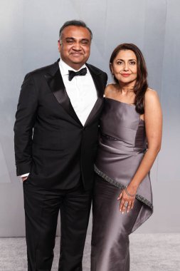 Neal Mohan ve Hema Sareen Mohan, 15 Mart 2026 'da Los Angeles İlçe Sanat Müzesi' ndeki (LACMA) David Geffen Galerisi 'nde düzenlenen Mark Guiducci' nin ev sahipliğini yaptığı 2026 Vanity Fair Oscar Party 'ye (98.