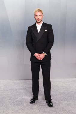 Prada giyen Nicholas Hoult, 15 Mart 2026 'da Los Angeles İlçe Sanat Müzesi' ndeki (LACMA) David Geffen Galerisi 'nde düzenlenen Mark Guiducci' nin ev sahipliğini yaptığı 2026 Vanity Fair Oscar Party 'ye (98.