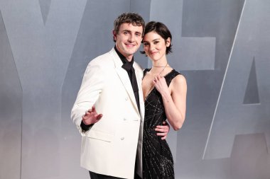 Paul Mescal ve kız arkadaşı Gracie Abrams, 15 Mart 2026 'da Los Angeles İlçe Sanat Müzesi' ndeki David Geffen Galerisi 'nde düzenlenen Mark Guiducci' nin ev sahipliğini yaptığı 2026 Vanity Fair Oscar Party 'ye (98.