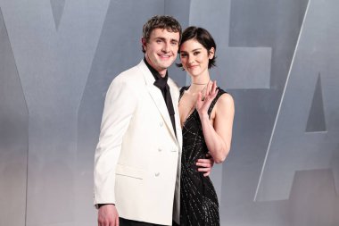 Paul Mescal ve kız arkadaşı Gracie Abrams, 15 Mart 2026 'da Los Angeles İlçe Sanat Müzesi' ndeki David Geffen Galerisi 'nde düzenlenen Mark Guiducci' nin ev sahipliğini yaptığı 2026 Vanity Fair Oscar Party 'ye (98.