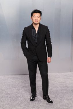 Simu Liu, 15 Mart 2026 tarihinde Los Angeles İlçe Sanat Müzesi 'nde (LACMA) David Geffen Galerisi' nde düzenlenen Mark Guiducci 'nin ev sahipliği yaptığı 2026 Vanity Fair Oscar Party' ye geldi.