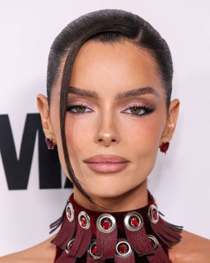 Maura Higgins, 17 Mart 2026 'da Amerika Yönetmenler Birliği' ndeki DGA Tiyatrosu Kompleksi 'nde düzenlenen A24' ün Los Angeles prömiyerine geldi..