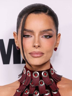 Maura Higgins, 17 Mart 2026 'da Amerika Yönetmenler Birliği' ndeki DGA Tiyatrosu Kompleksi 'nde düzenlenen A24' ün Los Angeles prömiyerine geldi..