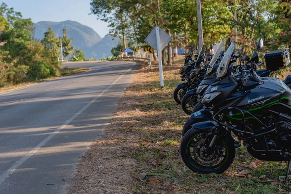 Cavaleiro Não Identificado Com Motocicleta Kawasaki Versys 650 Chaing Rai — Fotografia de Stock