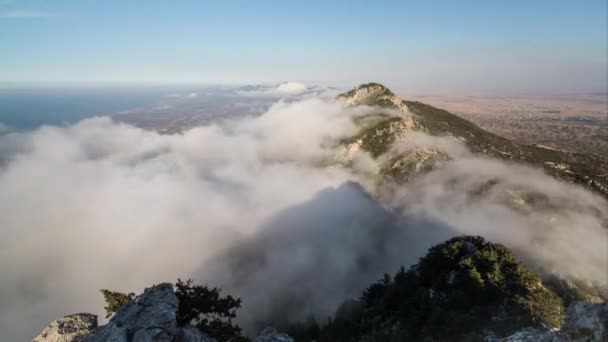 Idő telik el a felhők megy át, Kyrenia, Ciprus északi Besparmak hegység — Stock videók