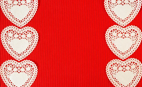 Paper cut white heart on red knitwear background — Stock Photo, Image