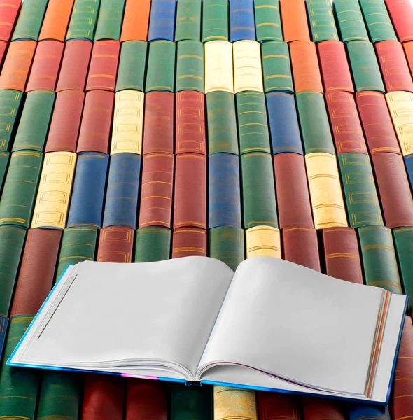 Educação ang conhecimento conceito - um monte de livros. — Fotografia de Stock