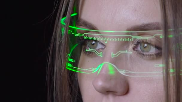 Egy holografikus szemüvegben dolgozó nő szemei.. — Stock videók