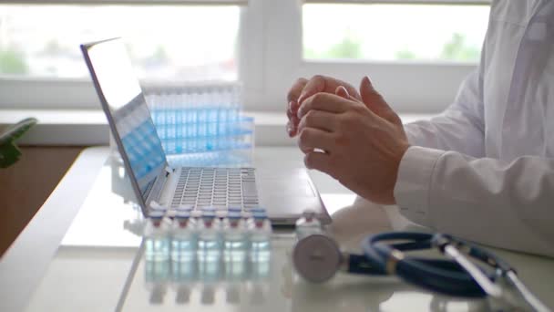 Side cropped view of a doctor during online video-call with patient. Consultation with a doctor during quarantine. — Stock Video