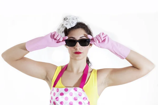 Retrato de bonita ama de casa con gafas de sol —  Fotos de Stock