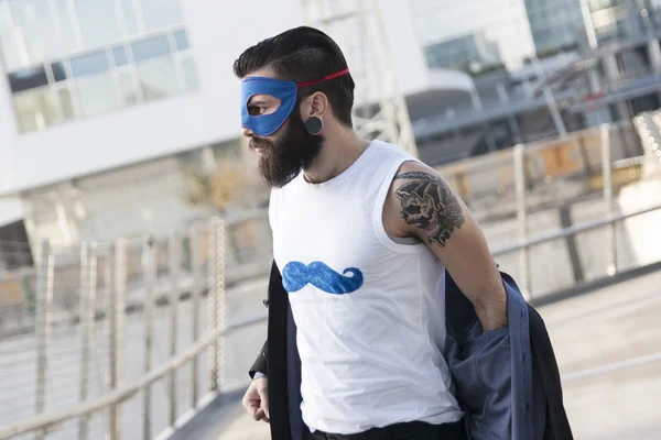 Joven Hipster Superhéroe Lucha Contra Mal — Foto de Stock