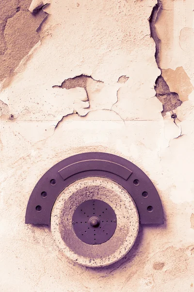 Umělecké staré zvonkové tlačítko na stěně — Stock fotografie