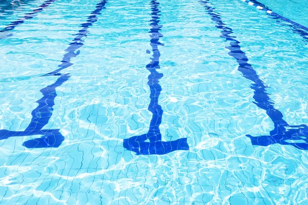 Réflexion sur fond de piscine d'eau — Photo