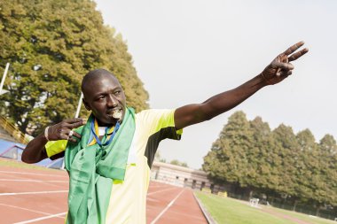 atlet zafer kutluyor