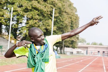 atlet zafer kutluyor