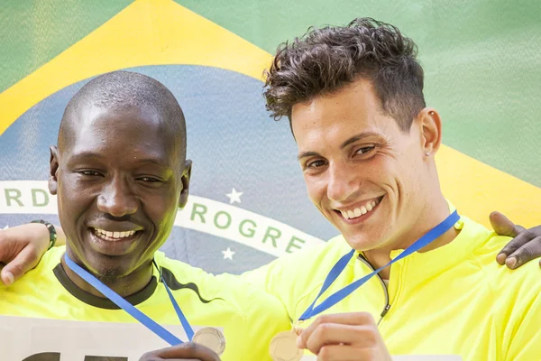 altın madalya kazanan sporcular gösterir