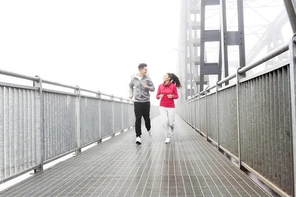 Portrait of cheerful caucasian couple running outdoors — Stock Photo, Image