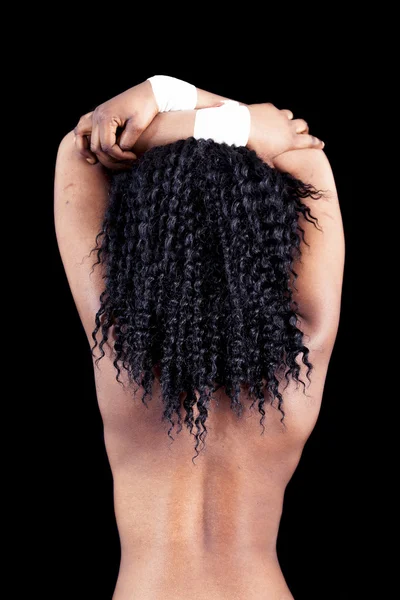 Красива молода афроамериканка ззаду з оголеною спиною — стокове фото