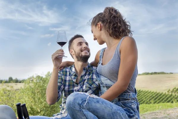 Young couple farmers toasts in their vineyard — Stock Photo, Image