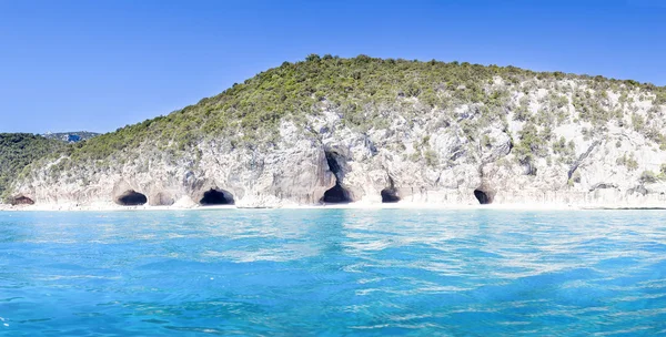 Panorama de Cala Luna cavernas no golfo de Orosei Sardenha Itália — Fotografia de Stock