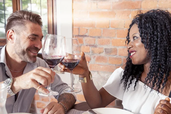 Romantic young couple dining at a nice restaurant — Stock Photo, Image