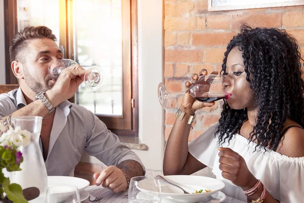 Romantic young couple dining at a nice restaurant — Stock Photo, Image