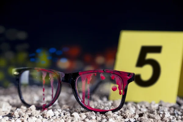 Bloody glasses at the crime scene in the night — Stock Photo, Image