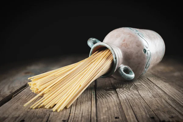 Group Uncooked Italian Spaghetti Pasta Terracotta Pot Wooden Background Healthy — Stock Photo, Image