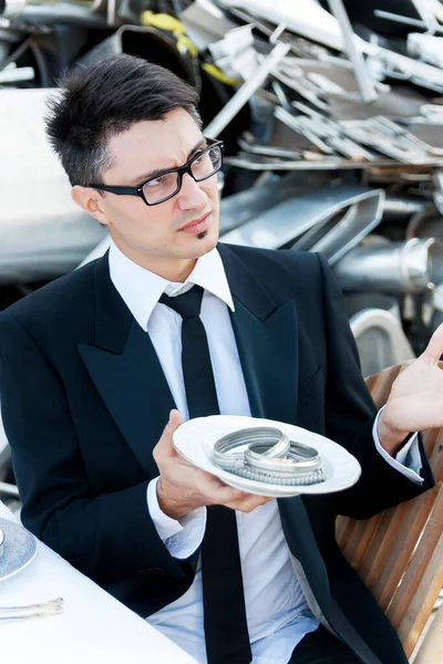 Surrealistische Lunch Een Stortplaats — Stockfoto