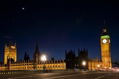 Westminster ve gece big ben