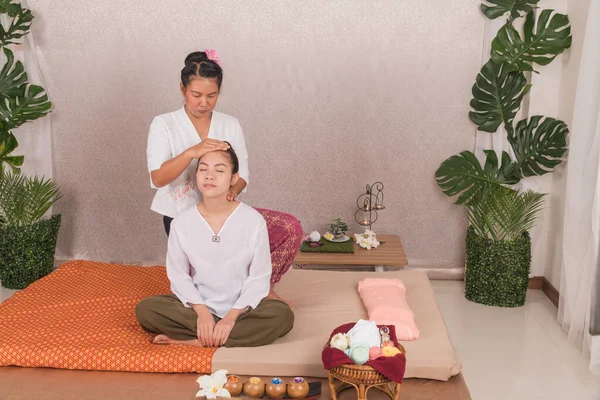 Beautiful Asian Young Woman Reflexology Her Body Thai Massage Spa — Stock Photo, Image
