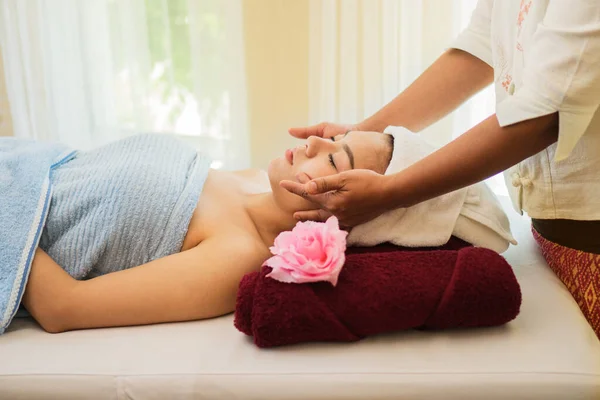 Concept Relaxation Health Spa Beautiful Asian Young Woman Getting Spa — Stock Photo, Image