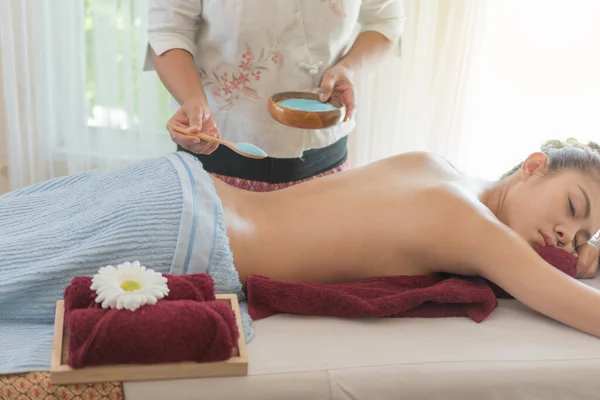 Asian Young Woman Getting Salt Scrub Beauty Treatment Health Spa — Stock Photo, Image