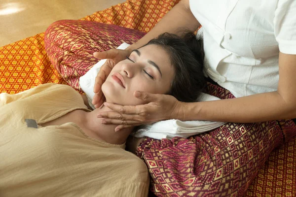 Beautiful Asian Young Woman Reflexology Her Face Thai Massage Spa — Stock Photo, Image