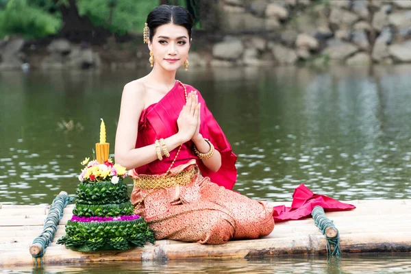 Portrait Young Woman Wearing Traditional Thai Red Purple Gold Jewelry — Stock Photo, Image