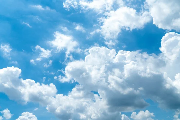 Bellissimo Cielo Blu Con Nuvoloso Cielo Colore Chiaro Con Nuvole — Foto Stock
