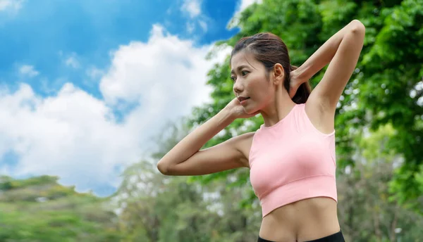 Mujer Joven Atractiva Que Usa Deportes Naranjas Caliente Antes Del —  Fotos de Stock