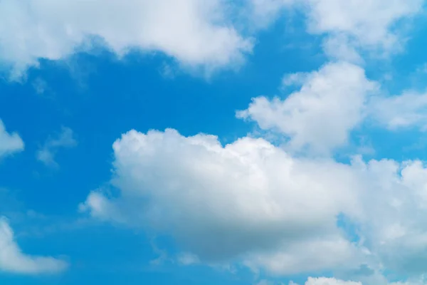 Bellissimo Cielo Blu Con Nuvoloso Cielo Colore Chiaro Con Nuvole — Foto Stock