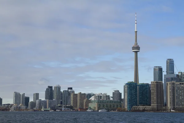 Toronto, Canadá - 28 de janeiro de 2016: Toronto skyline from lake — Fotografia de Stock