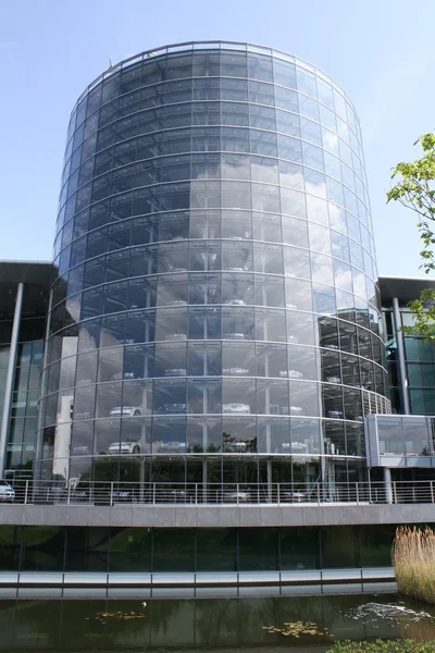 Dresden, Almanya - 19 Mayıs 2014: Volkswagen cam fabrikası.