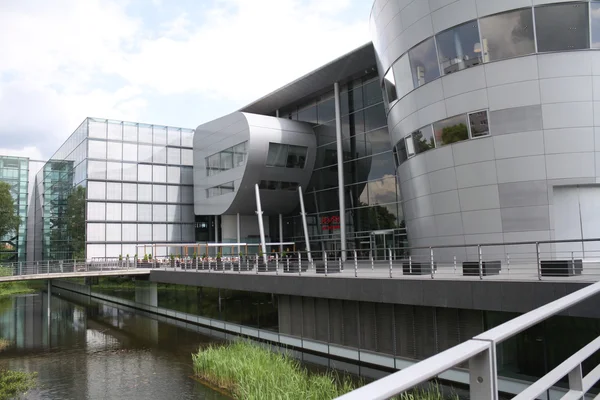 Dresden, Almanya - 19 Mayıs 2014: Volkswagen cam fabrikası.