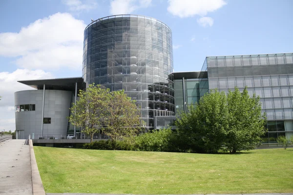 Dresden, Almanya - 19 Mayıs 2014: Volkswagen cam fabrikası.