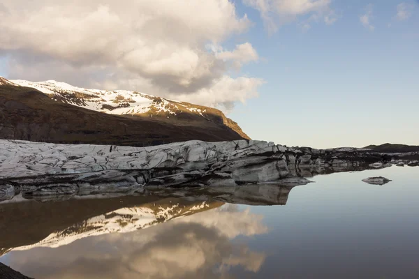 Jezero tání ledu z ledovce Islandu — Stock fotografie