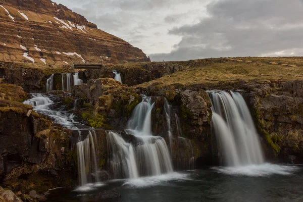 Cascata vicino alla montagna Kirjufell — Foto Stock